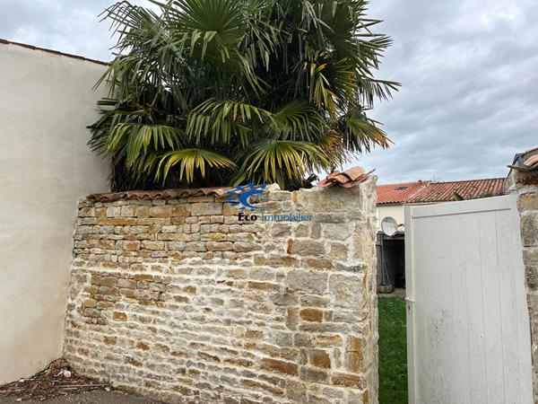 MAISON DE BOURG AVEC JARDIN ET GARAGE  Nuaille d aunis