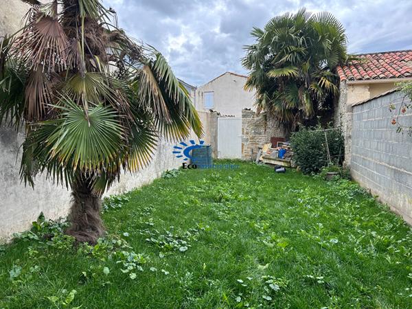 MAISON DE BOURG AVEC JARDIN ET GARAGE  Nuaille d aunis