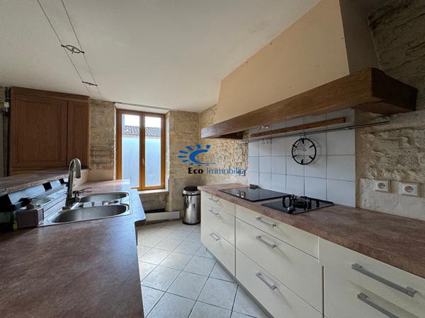 MAISON DE BOURG AVEC JARDIN ET GARAGE  Nuaille d aunis