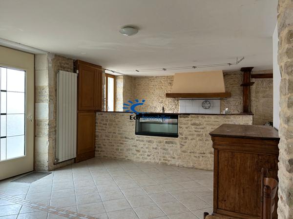 MAISON DE BOURG AVEC JARDIN ET GARAGE  Nuaille d aunis