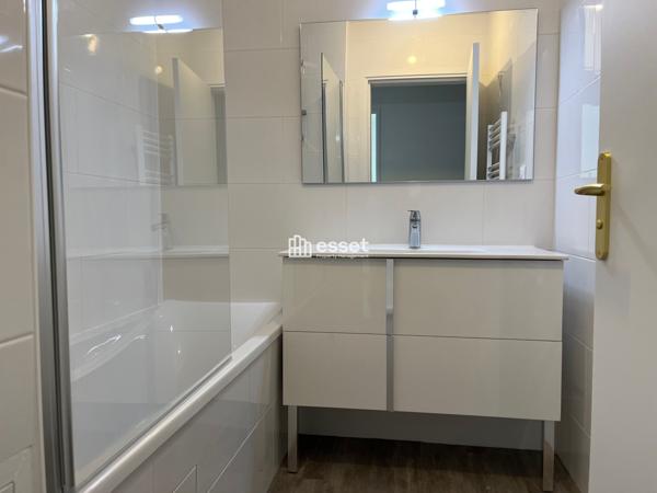 Location Appartement 4 pièces 89 m² - Paris 75015