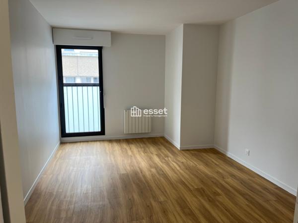 Location Appartement 4 pièces 89 m² - Paris 75015