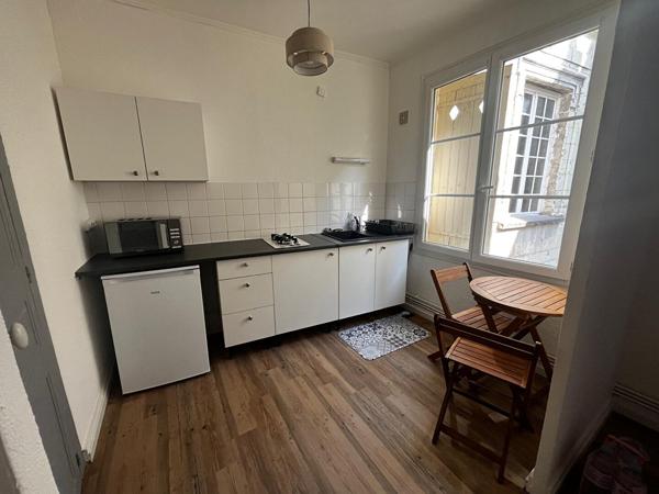 Appartement T1 meublé à louer au 2ème étage à Saumur