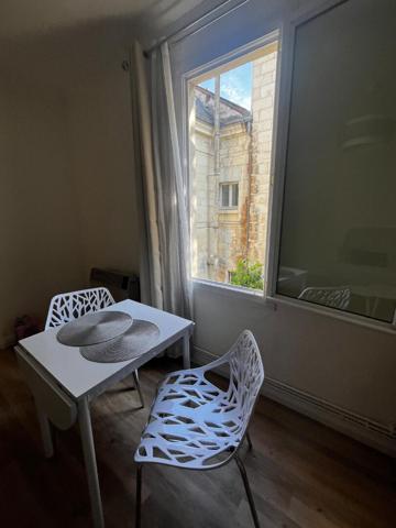 Appartement T1 meublé à louer au 2ème étage à Saumur