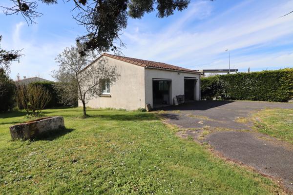 Secteur Semussac Terrain avec garage Semussac (17120)