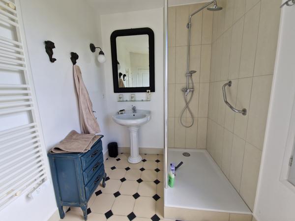 Crépy-en-Valois (60800) A 7 MN DE CREPY EN VALOIS ENSEMBLE DE DEUX MAISONS EN PIERRE AU TOTAL 255 M²