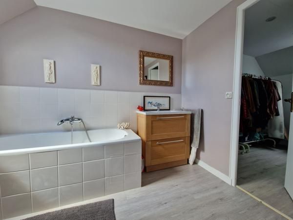 Crépy-en-Valois (60800) A 7 MN DE CREPY EN VALOIS ENSEMBLE DE DEUX MAISONS EN PIERRE AU TOTAL 255 M²