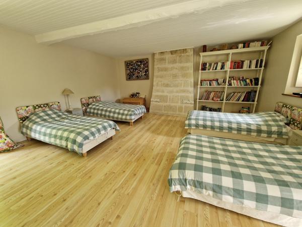 Crépy-en-Valois (60800) A 7 MN DE CREPY EN VALOIS ENSEMBLE DE DEUX MAISONS EN PIERRE AU TOTAL 255 M²