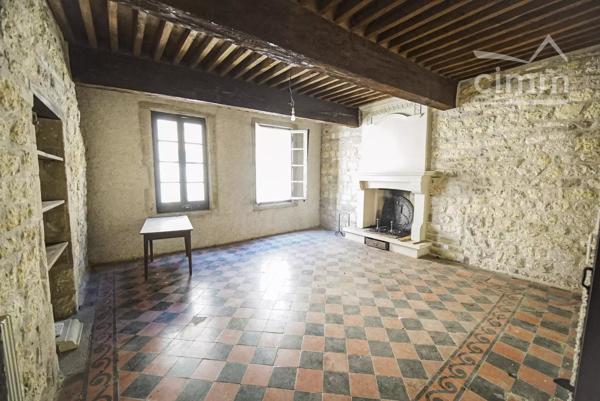 Maison de village à Cordes sur Ciel, traversante,,composée d'un magasin et d'une habitation indépendante.