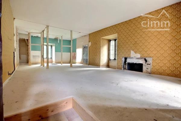 Plateau à rénover dans un château de caractère – Un projet unique au cœur d’un parc d’exception