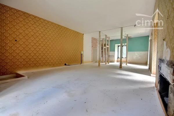 Plateau à rénover dans un château de caractère – Un projet unique au cœur d’un parc d’exception