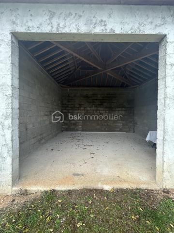 Terrain de 3 318 m²