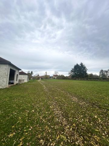 Terrain de 3 318 m²