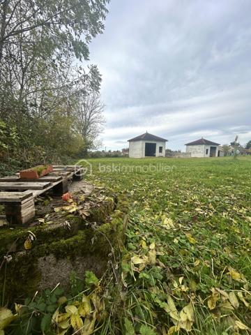 Terrain de 3 318 m²