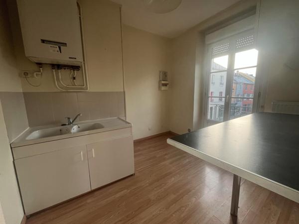 Beau studio d'une superficie de 32,29m² idéalement situé au coeur du centre ville de Luzarches