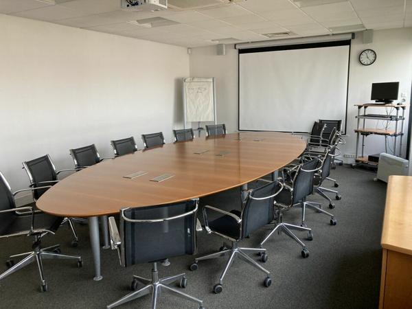 BUREAUX à LOUER de 1753 m²