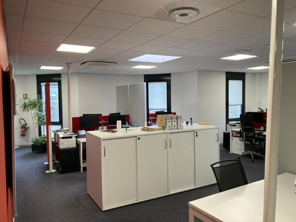 BUREAUX à LOUER de 1753 m²