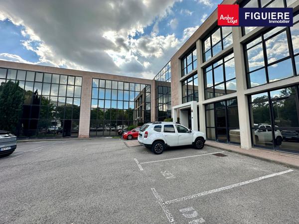 BUREAUX AVEC PARKING À VENDRE EN PÉRIPHÉRIE D'AIX
