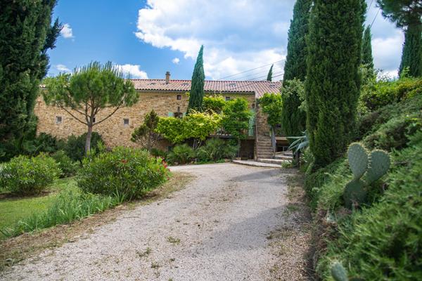 Domaine provençal dans la vallée de Cèze Sabran