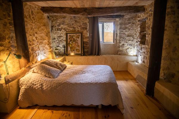 Domaine provençal dans la vallée de Cèze Sabran