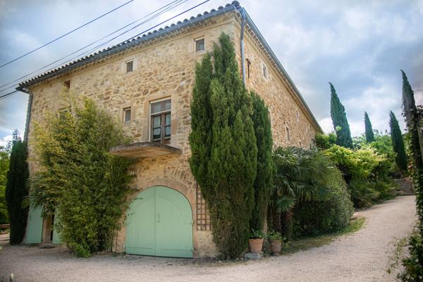Domaine provençal dans la vallée de Cèze Sabran