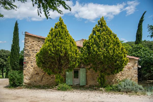 Domaine provençal dans la vallée de Cèze Sabran