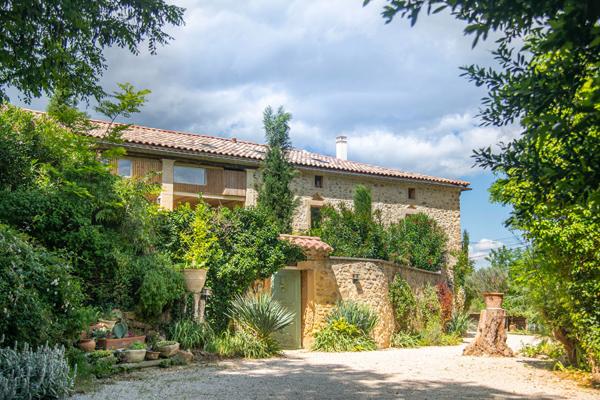 Domaine provençal dans la vallée de Cèze Sabran