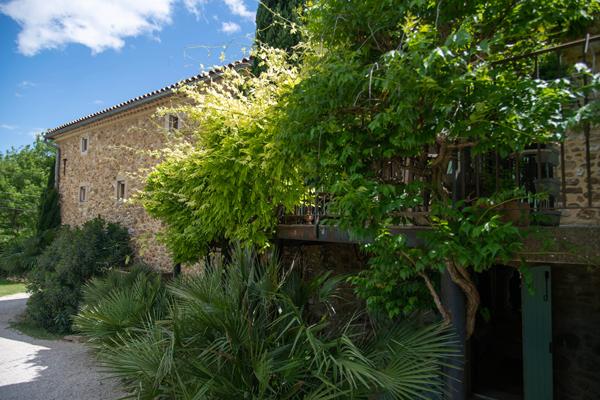 Domaine provençal dans la vallée de Cèze Sabran