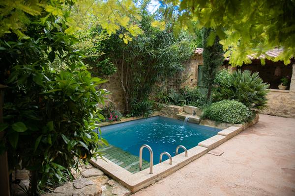 Domaine provençal dans la vallée de Cèze Sabran