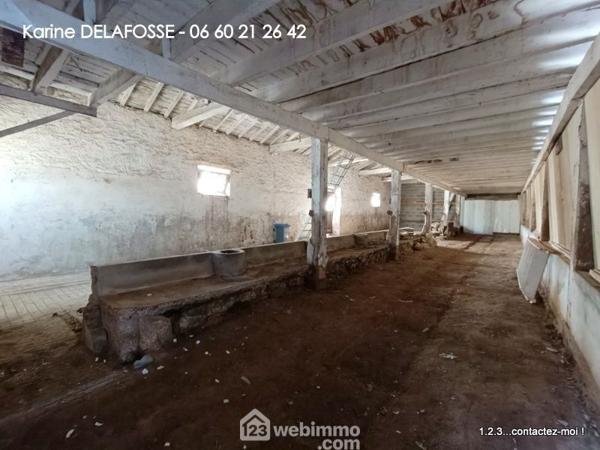 Grange 362 m² à Les Achards 85150