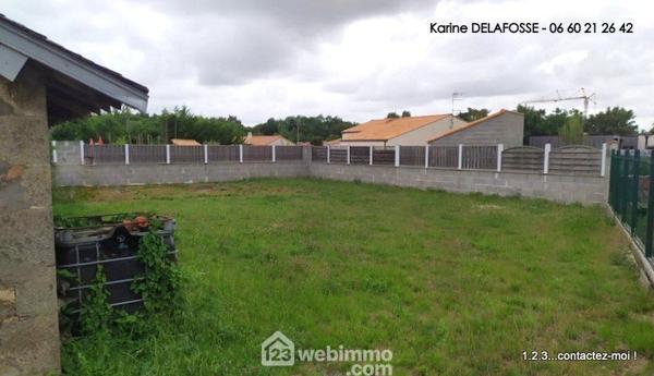 Grange 362 m² à Les Achards 85150