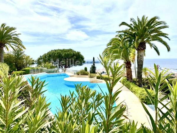 Cannes : Vue époustouflante pour ce 3 pièces dans résidence sécurisée avec piscine