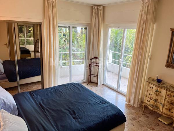 Cannes : Vue époustouflante pour ce 3 pièces dans résidence sécurisée avec piscine