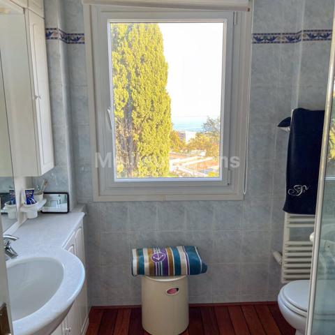 Cannes : Vue époustouflante pour ce 3 pièces dans résidence sécurisée avec piscine