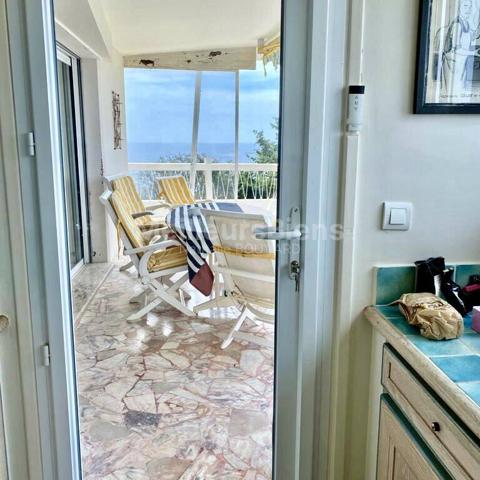 Cannes : Vue époustouflante pour ce 3 pièces dans résidence sécurisée avec piscine