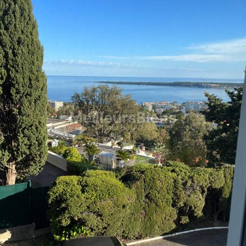 Cannes : Vue époustouflante pour ce 3 pièces dans résidence sécurisée avec piscine