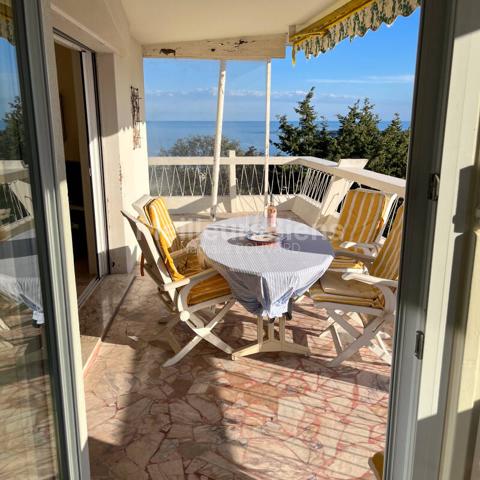 Cannes : Vue époustouflante pour ce 3 pièces dans résidence sécurisée avec piscine