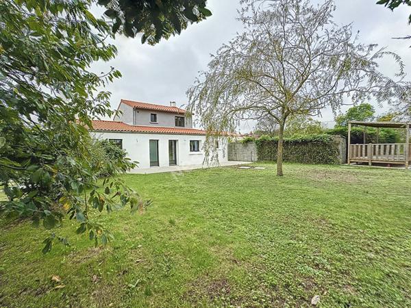 Maison familiale à vendre à Saint Géréon - 3 chambres, grand terran, mare.