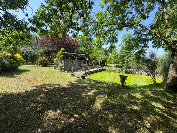 Maison familiale à vendre à Saint Géréon - 3 chambres, grand terran, mare.