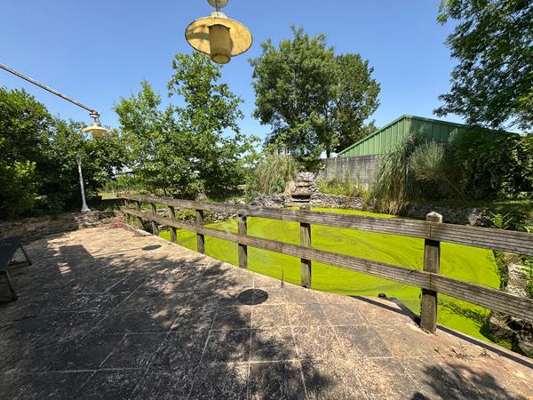 Maison familiale à vendre à Saint Géréon - 3 chambres, grand terran, mare.