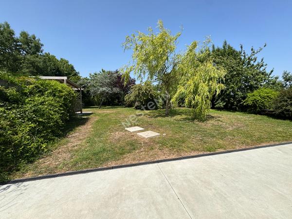 Maison familiale à vendre à Saint Géréon - 3 chambres, grand terran, mare.