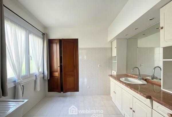 Appartement 100 m² à Saint-Aygulf 83370
