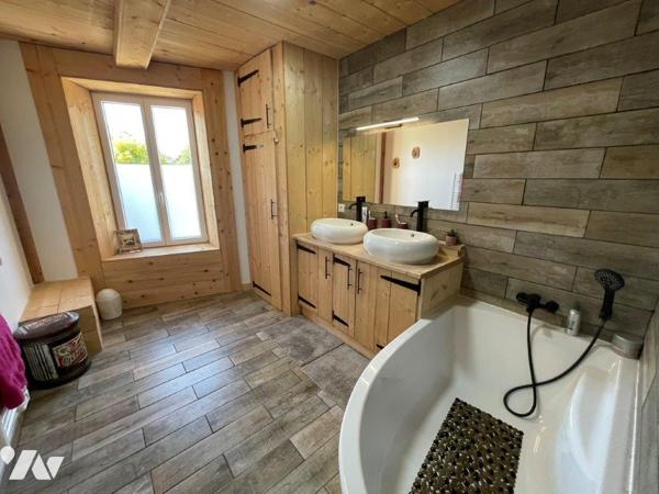 MIELAN (Gers) Maison de village rénovée sur jardinet, tous commerces/commodités à pied