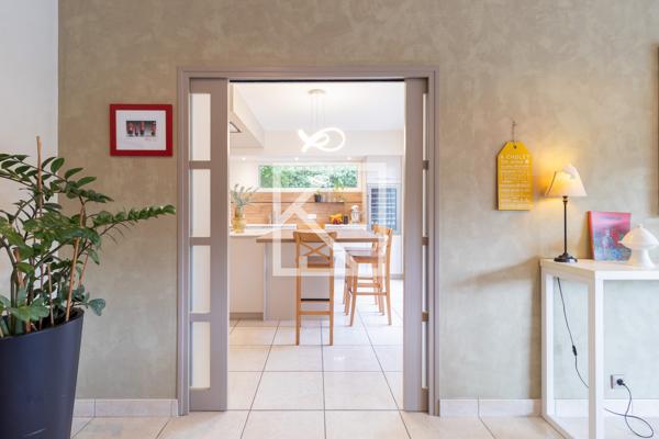 MAISON FAMILIALE AVEC JARDIN ET PISCINE CHAUFFEE