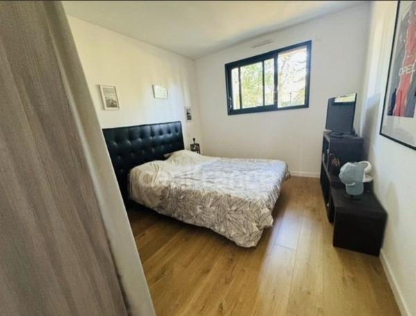 MESQUER - A VENDRE MAISON DE PLAIN-PIED - PROCHE PLAGES ET COMMERCES - PISCINE - 3 CHAMBRES
