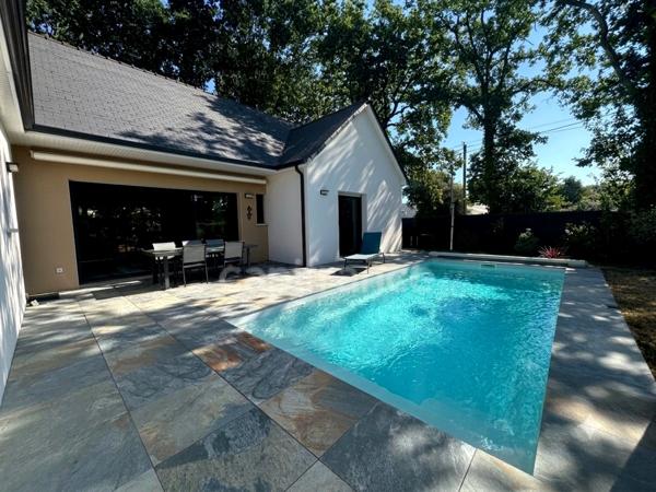 MESQUER - A VENDRE MAISON DE PLAIN-PIED - PROCHE PLAGES ET COMMERCES - PISCINE - 3 CHAMBRES