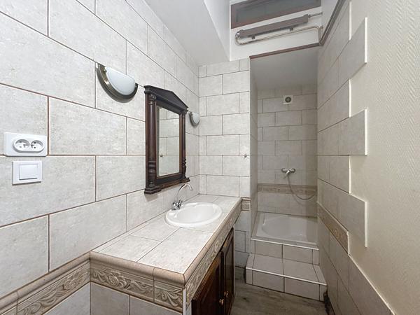 Maison individuelle de 75m2, au centre ville de Meximieux, 3 chambres sur un terrain de 347 m2