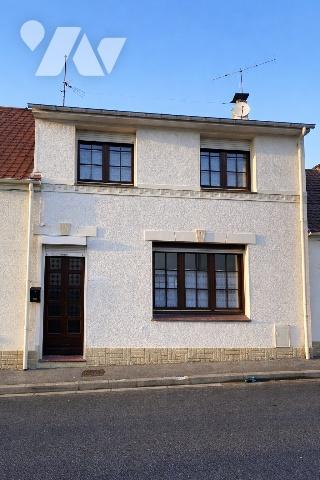 ETAPLES 
Centre ville 
Maison 85 m2 2 chambres avec cour