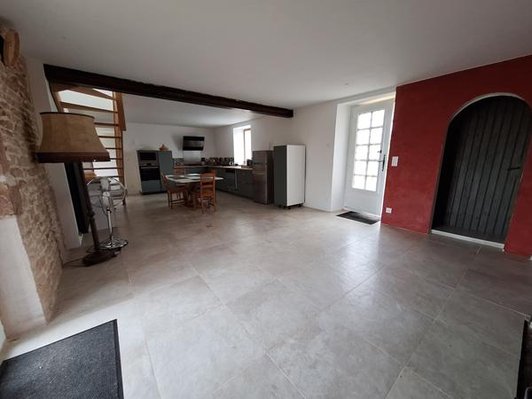 maison en pierre avec 2 chambres