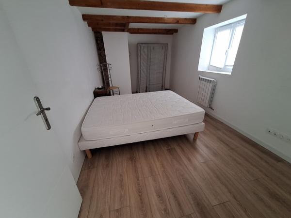 maison en pierre avec 2 chambres